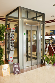 Instalación de ascensor en tienda de Irún, Gipuzkoa