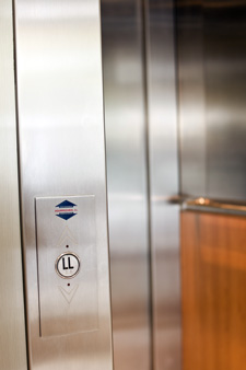 Instalación de ascensor en Irún, Gipuzkoa. Detalle de botones